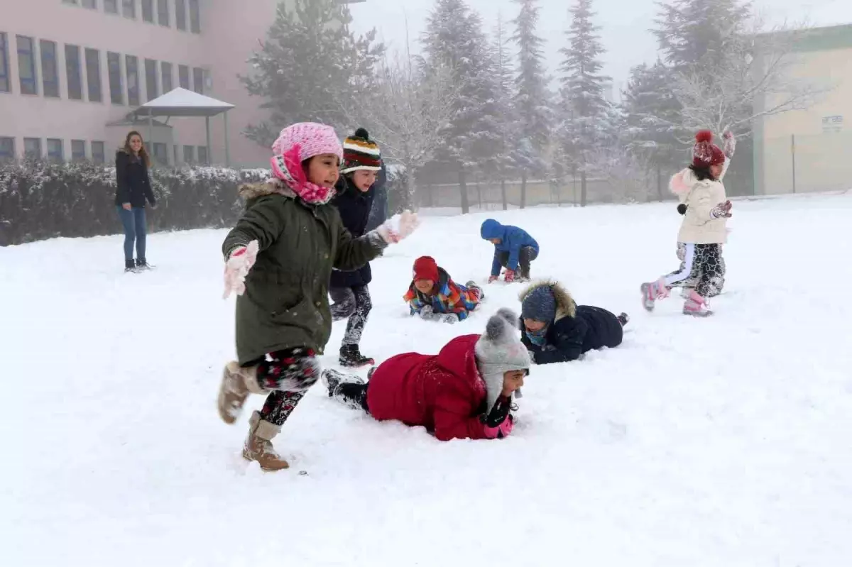 Erzincan\'da Eğitime Kar Engeli