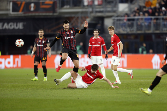 Galatasaray, AZ Alkmaar'a deplasmanda 4-1 mağlup oldu