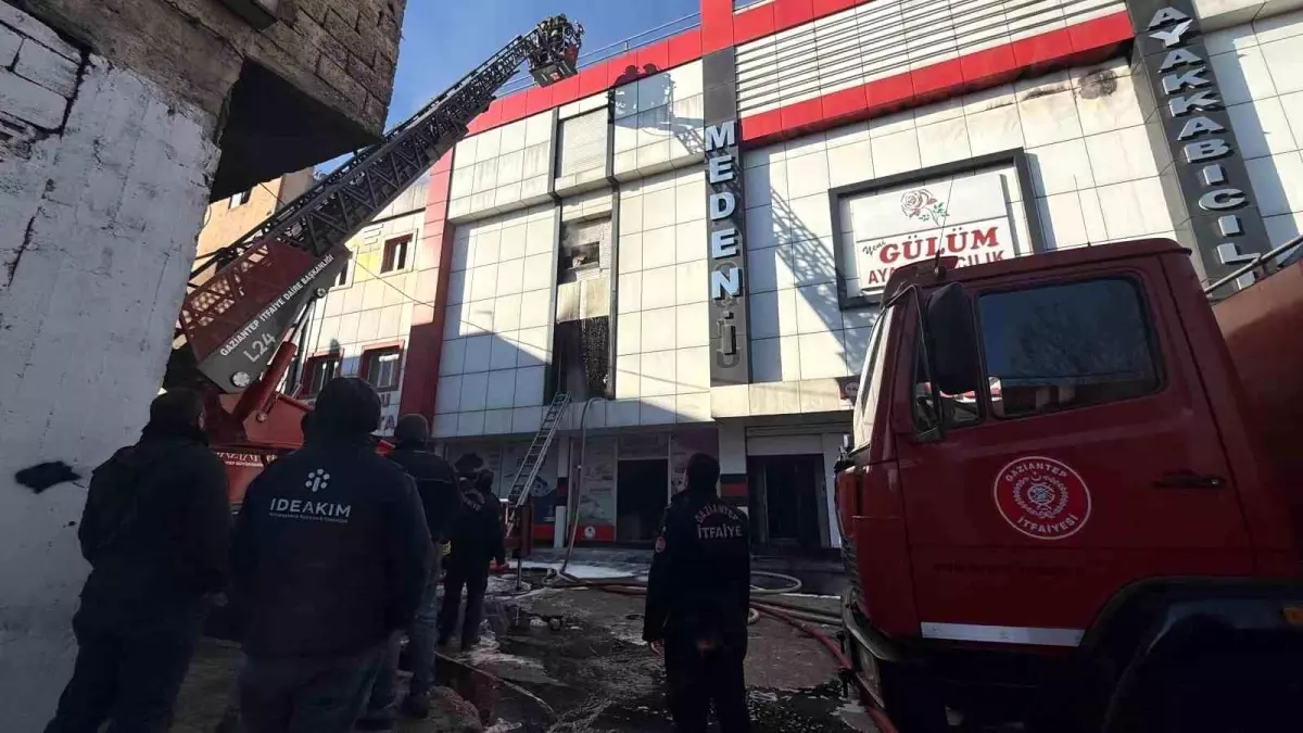 Gaziantep\'te Ayakkabı Atölyesinde Yangın Kontrol Altına Alındı