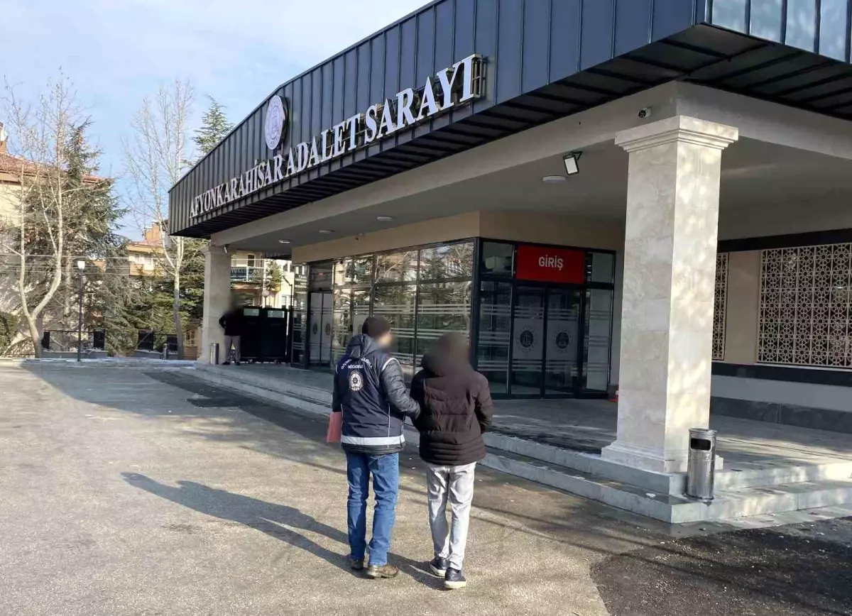 Afyonkarahisar\'da Göçmen Kaçakçılığı Operasyonu