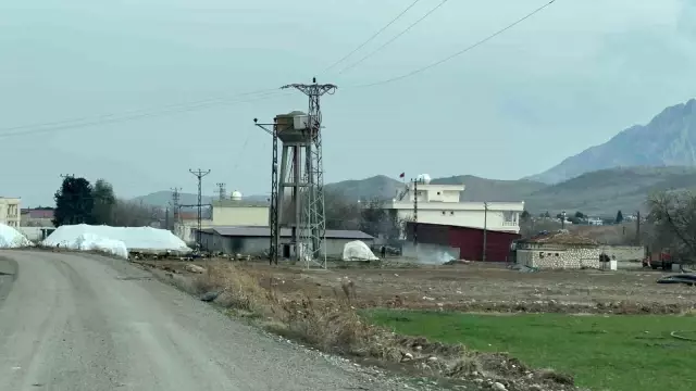 İki ülkeye sınırı olan köyün sakinlerinin Kalkınma Yolu Projesi heyecanı