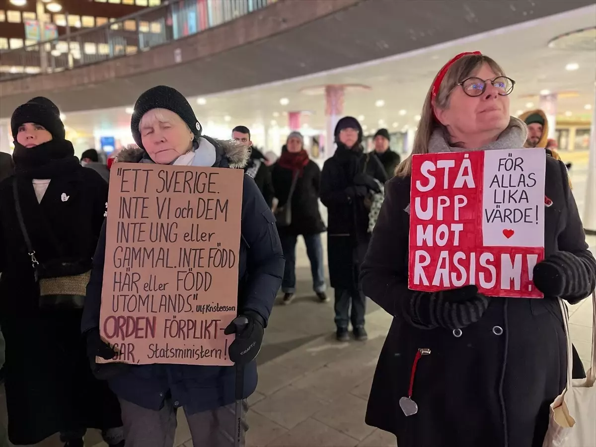 İsveç\'te Irkçılık ve İslamofobi Protesto Edildi