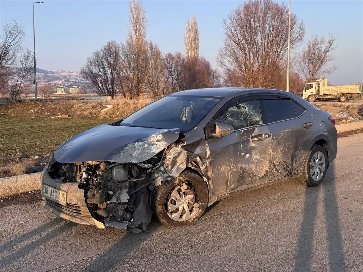 Kayseri\'de Trafik Kazası: 4 Yaralı