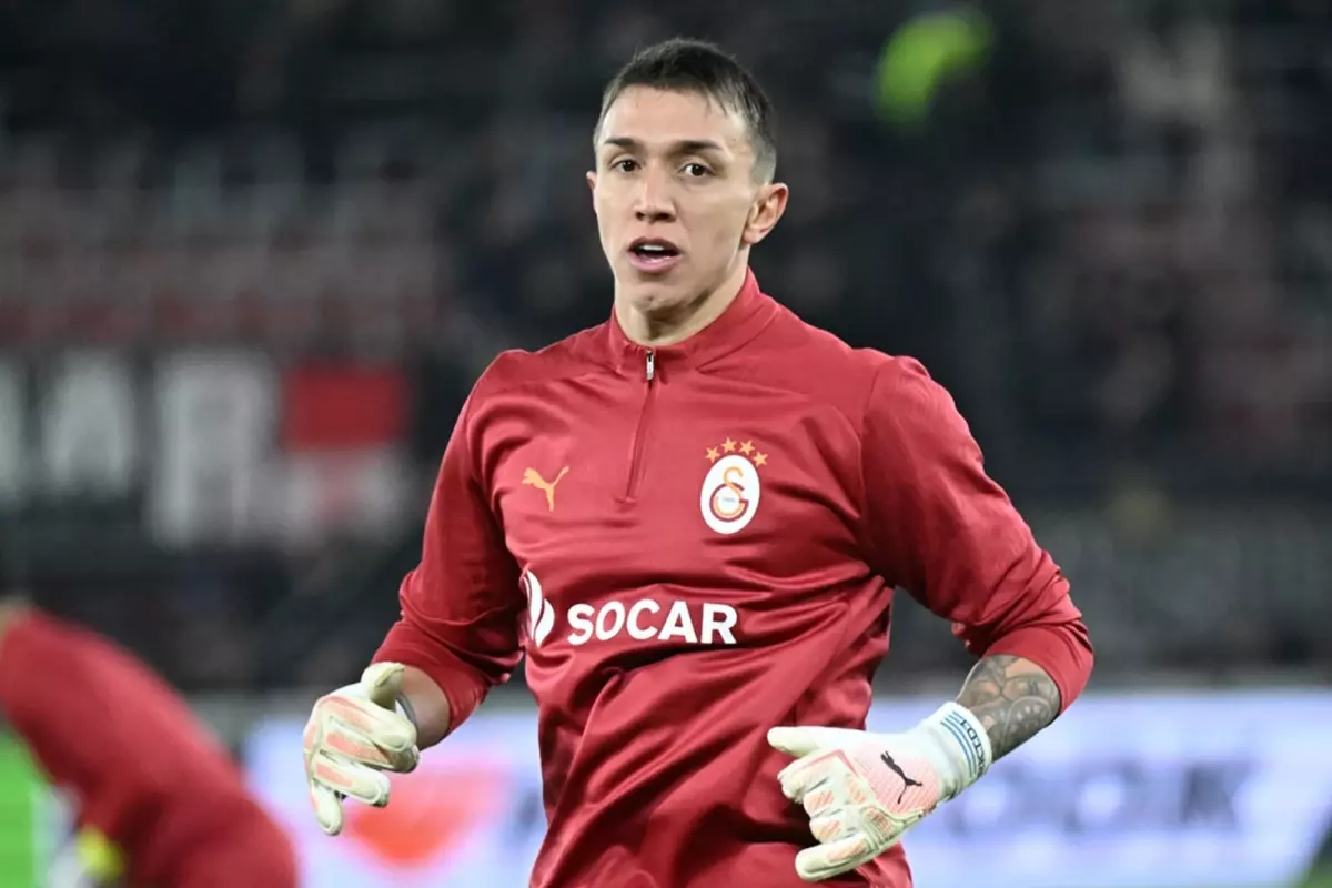 Muslera\'yı çıldırtan soru! Duyar duymaz röportajı terk etti