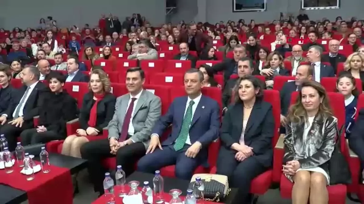 CHP Genel Başkanı Özgür Özel, Manisa\'da Senfoni Konseri Düzenlendi