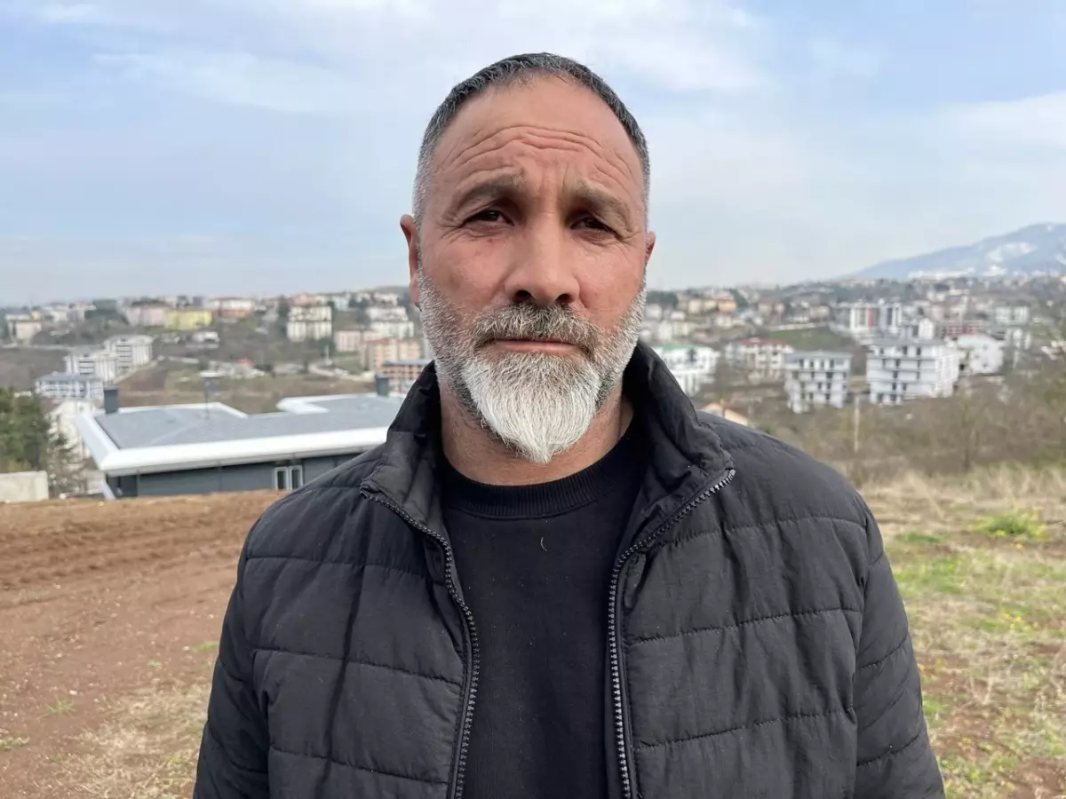 Yolcu, Bayılan Şoförü Durdurmak İçin Mücadele Etti