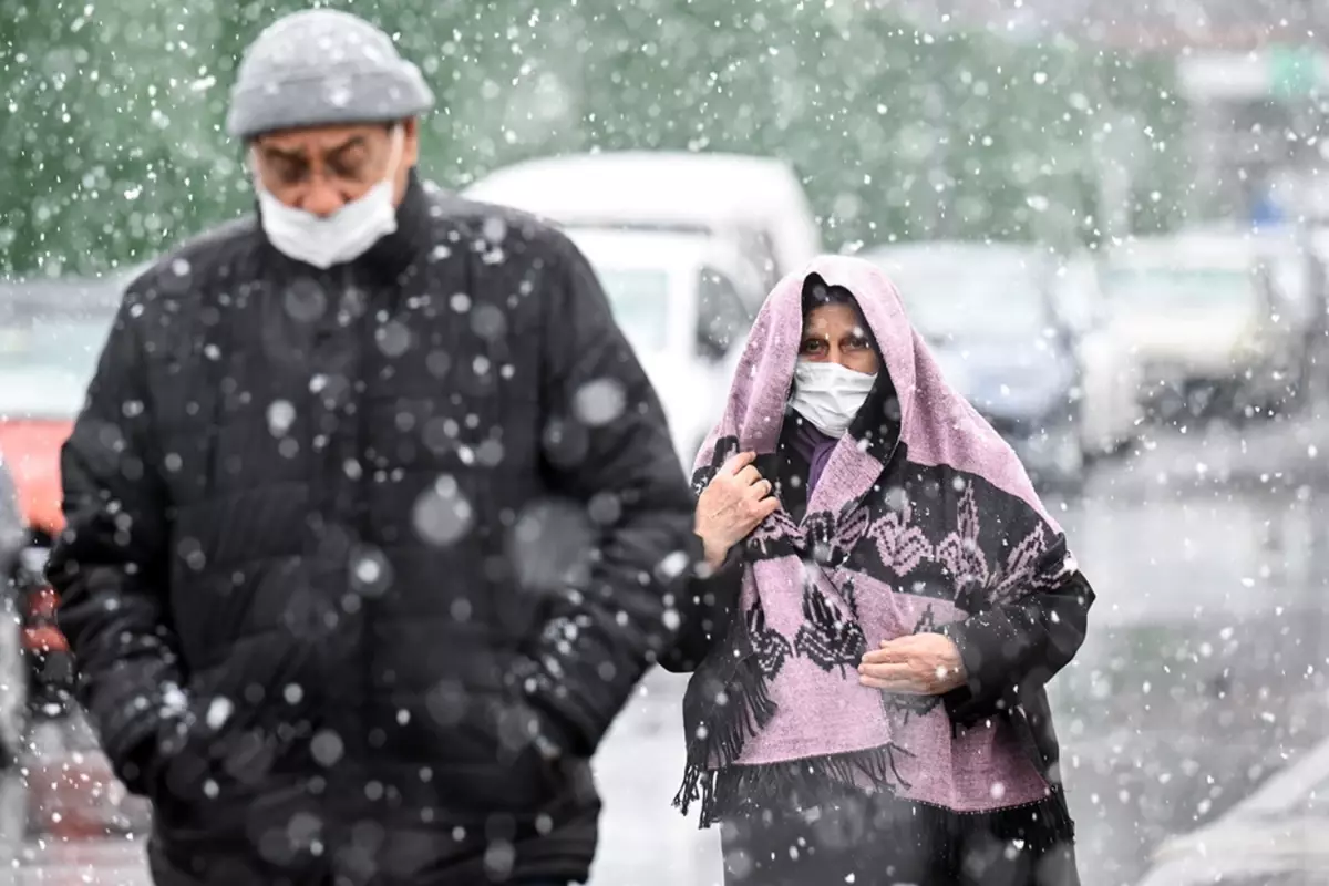 Tarih verildi, İstanbul\'a kar yeniden geliyor