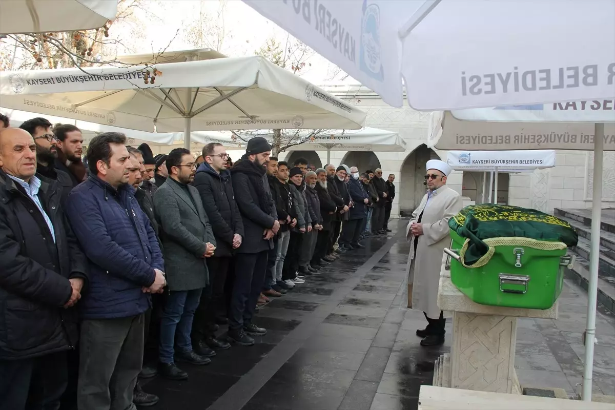 Kalp Krizinden Hayatını Kaybeden Doktorun Cenazesi