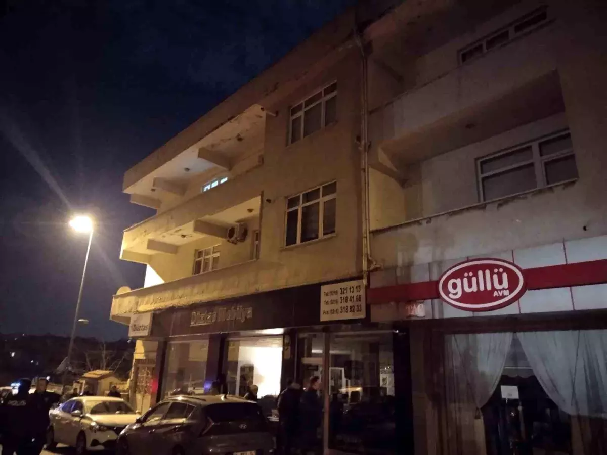 Üsküdar\'da Toprak Kayması Nedeniyle İki Bina Boşaltıldı