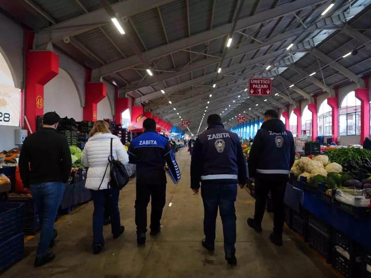 Düzce\'de Pazar Yerinde Sıkı Denetimler Devam Ediyor