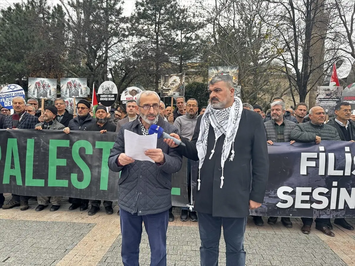 Bursa\'da Trump\'ın Filistinlileri zorla yerinden etme planı protesto edildi