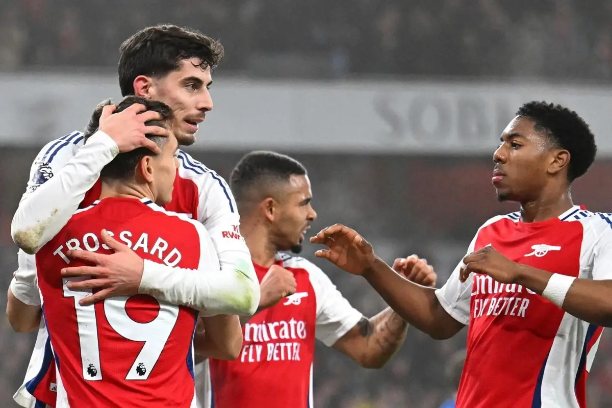 Arsenal\'in yıldızı sezonu kapattı