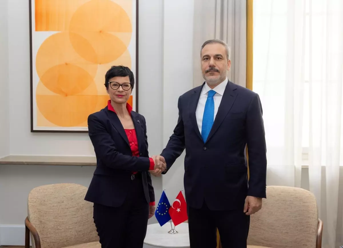 Dışişleri Bakanı Hakan Fidan, AB Komiseri ile Görüştü