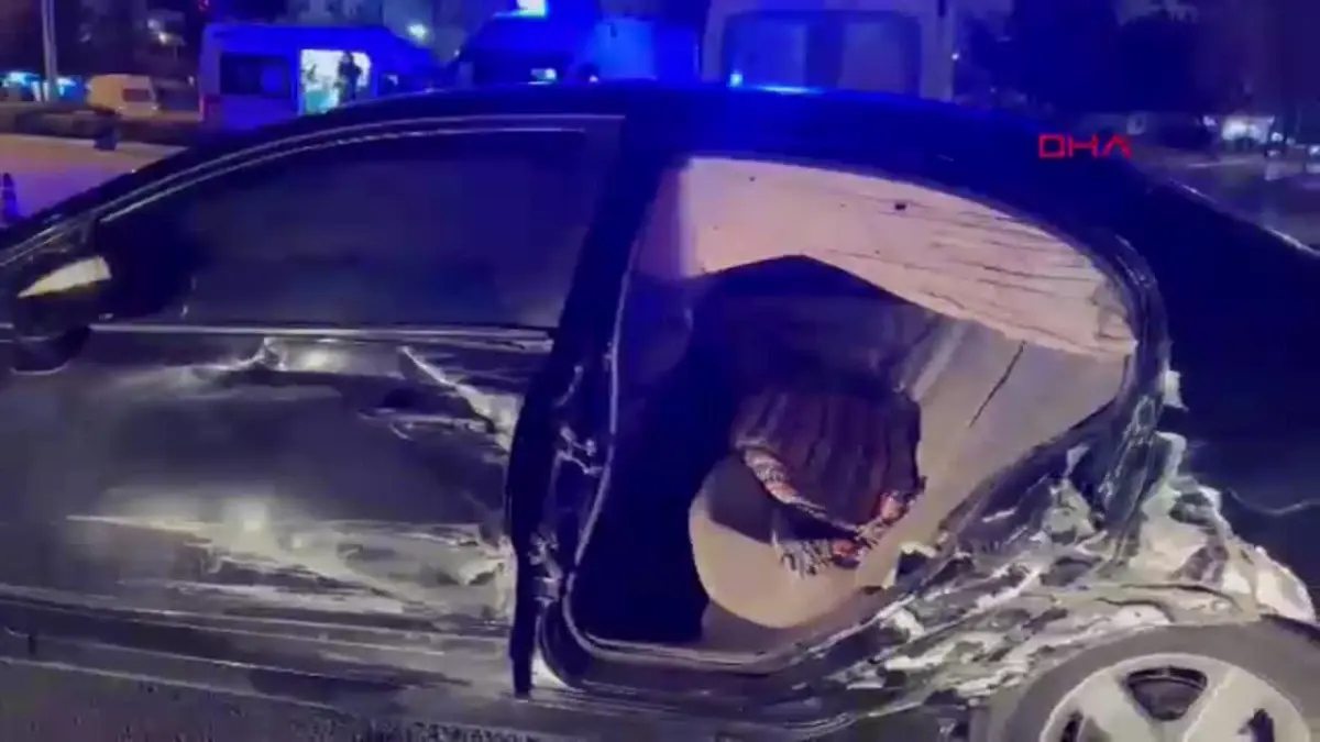 Çorum\'da Ambulans ve Otomobil Çarpıştı: İki Sürücü Yaralı