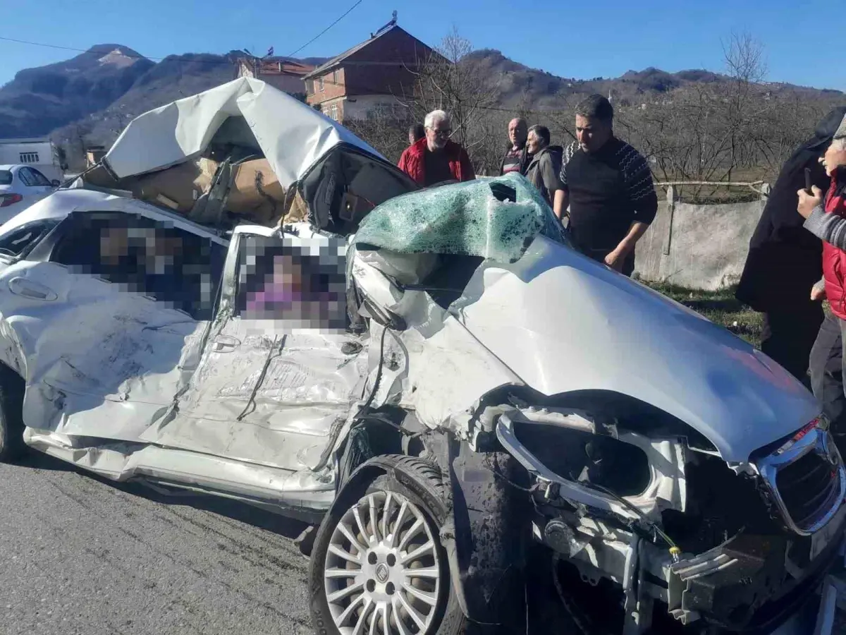 Giresun\'da Trafik Kazası: 3 Ölü, 1 Yaralı