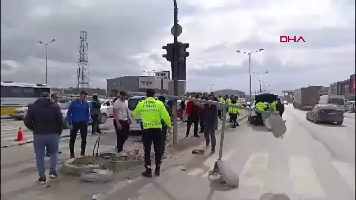 İnegöl\'de Trafik Kazası: Ehliyetsiz Sürücü Yaralandı