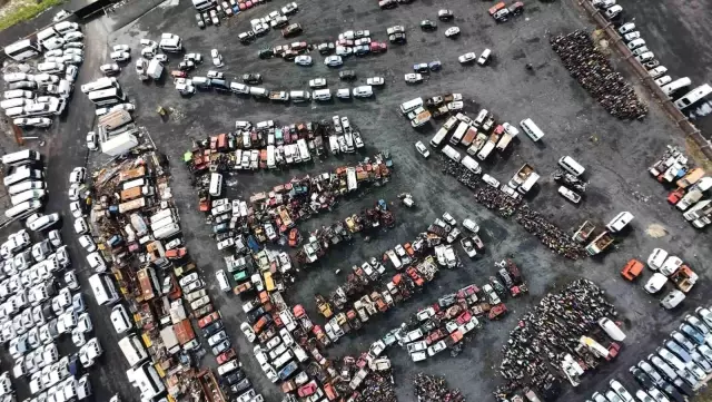 İstanbul'da Borçtan İcralık Araç Mezarlığı: Yıllardır Terk Edilen Binlerce Araç