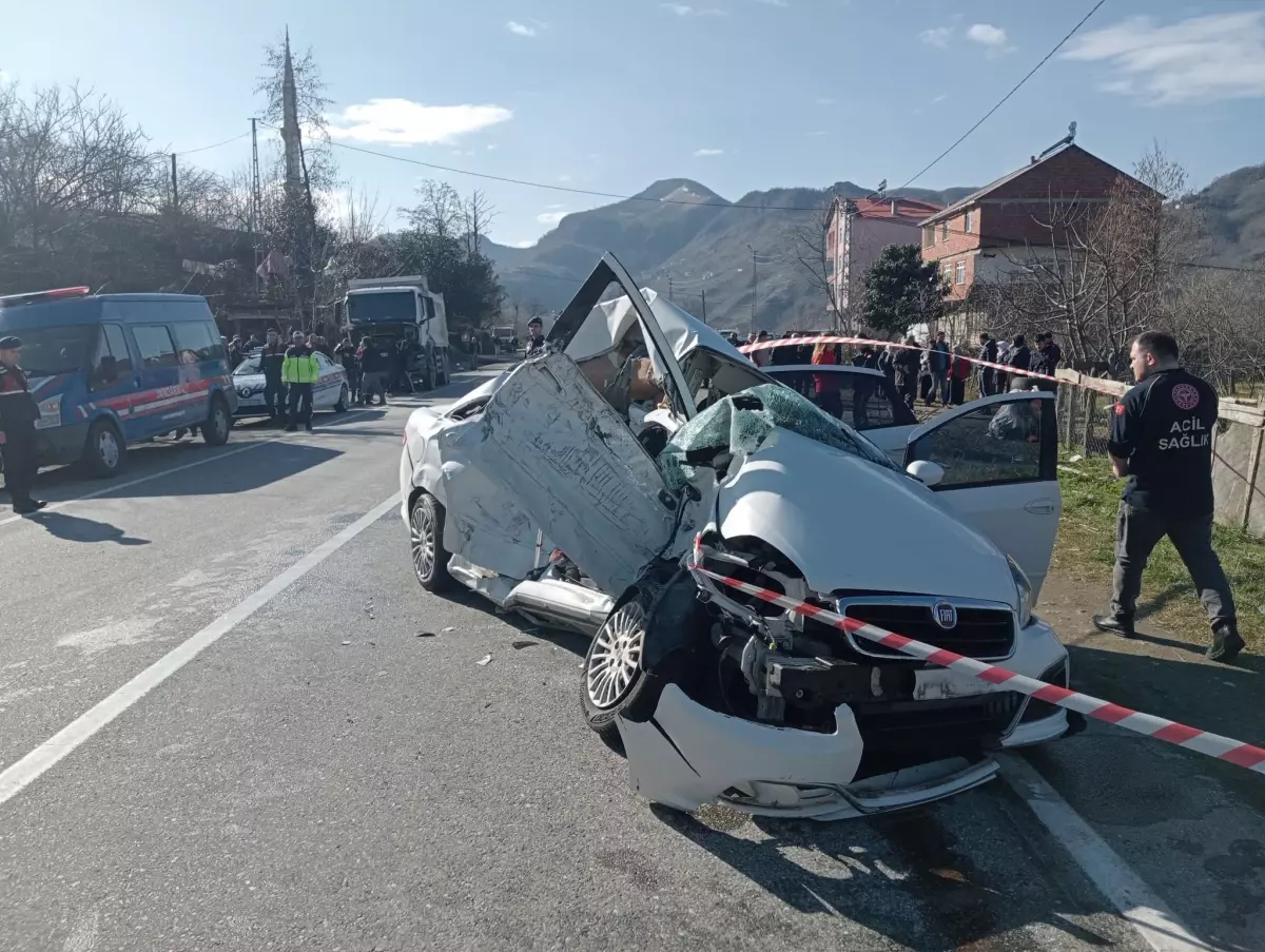 Tirebolu\'da Feci Kaza: Üç Kişi Hayatını Kaybetti