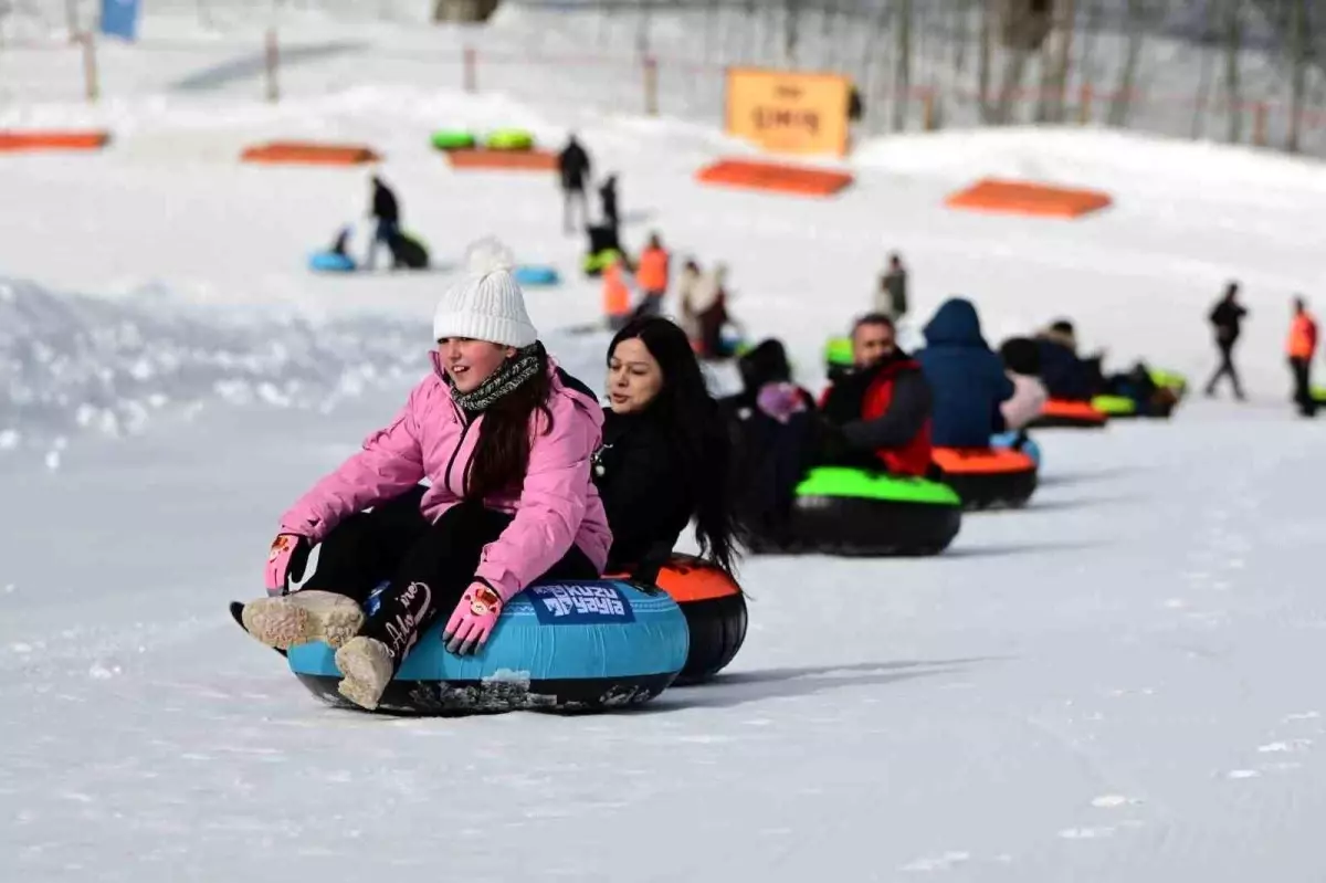 Kocaeli\'de KARFEST Coşkusu: Kış Tutkunları Eğlencenin Tadını Çıkarıyor
