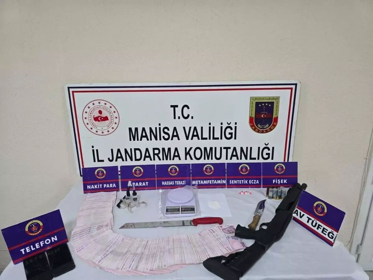 Manisa\'da Uyuşturucu ve Silah Operasyonu: 5 Gözaltı