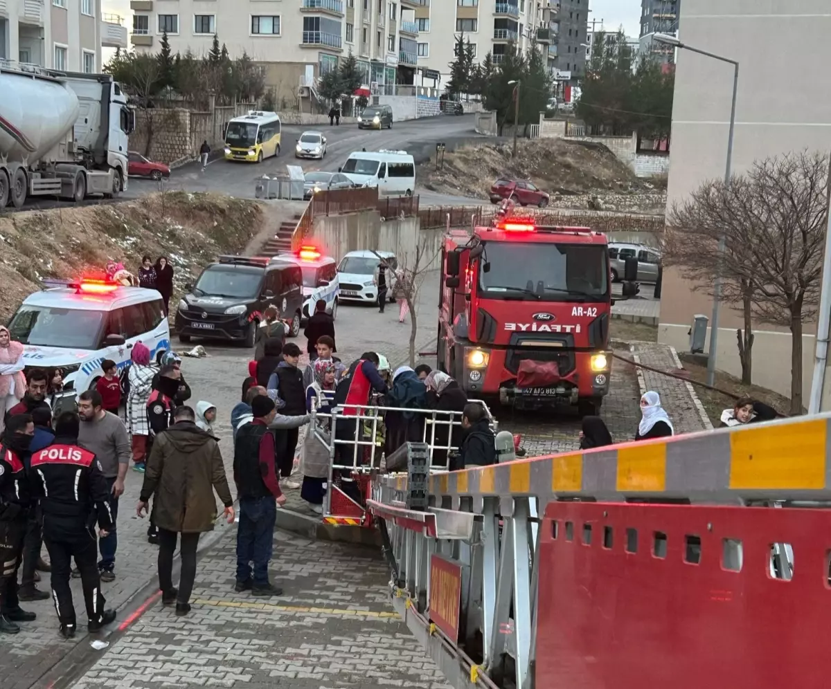 Mardin\'de Çıkan Yangında 5 Kişi Dumandan Etkilendi