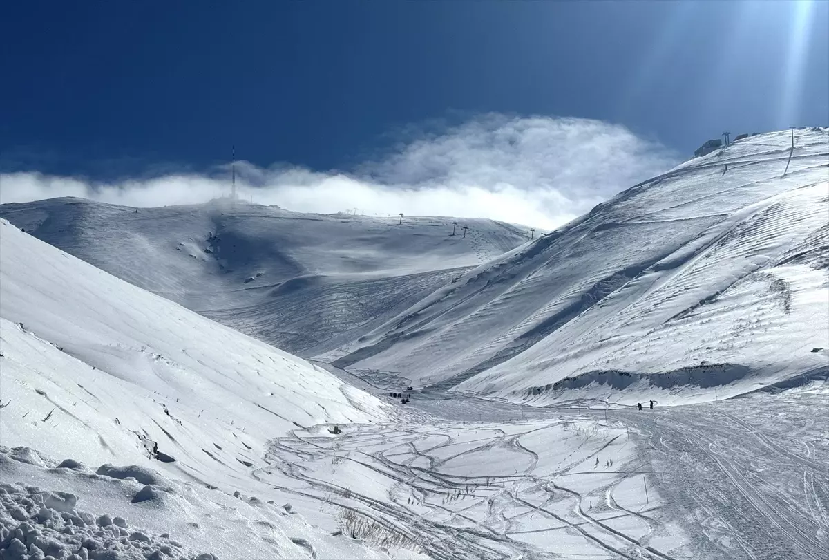 Palandöken\'de Çığ Düşmesi: Yaralı Yok