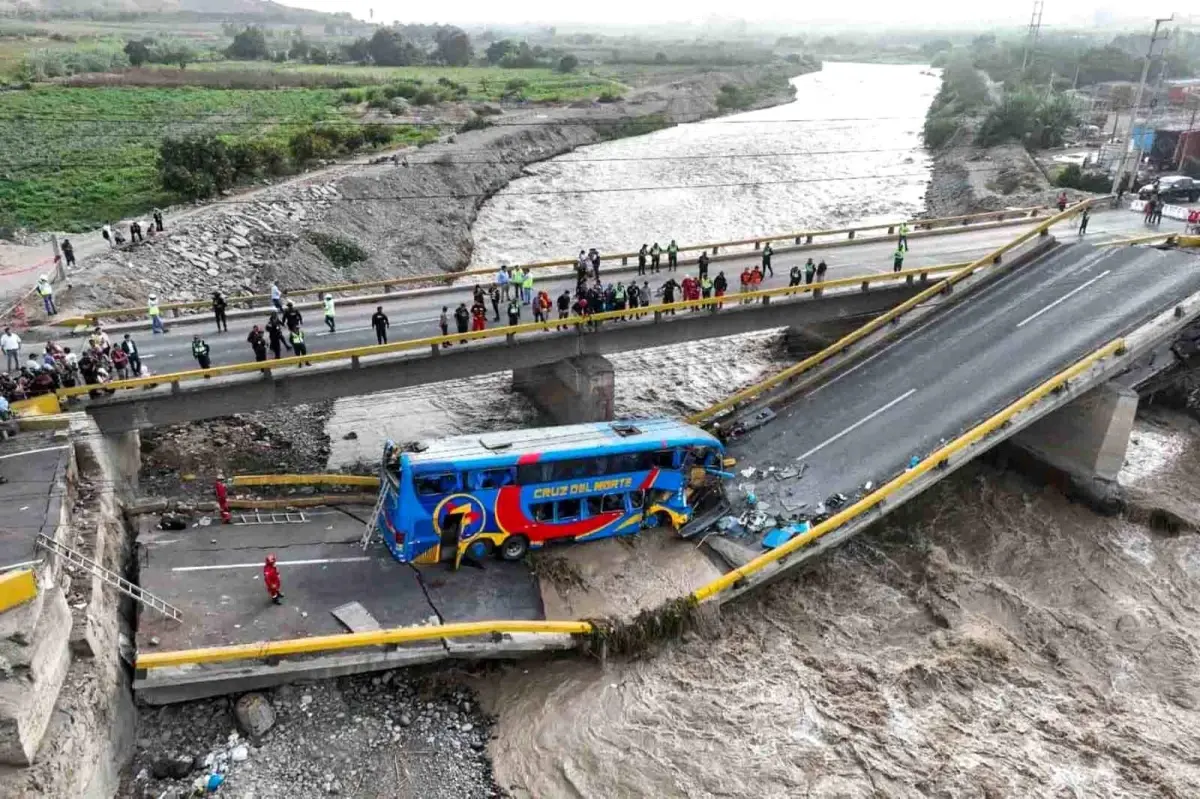 Peru\'da Köprü Çöktü: 2 Ölü, 41 Yaralı