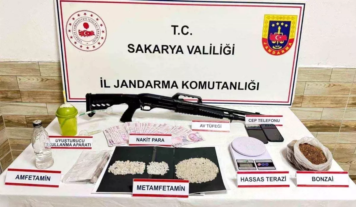 Sakarya\'da Uyuşturucu Operasyonları: 3 Tutuklama