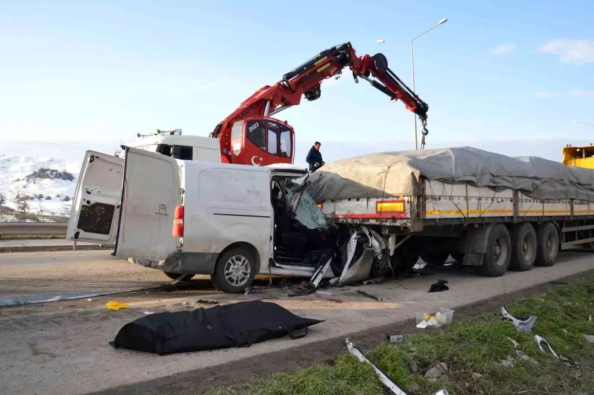 Samsun\'da Trafik Kazası: 1 Ölü, 2 Yaralı