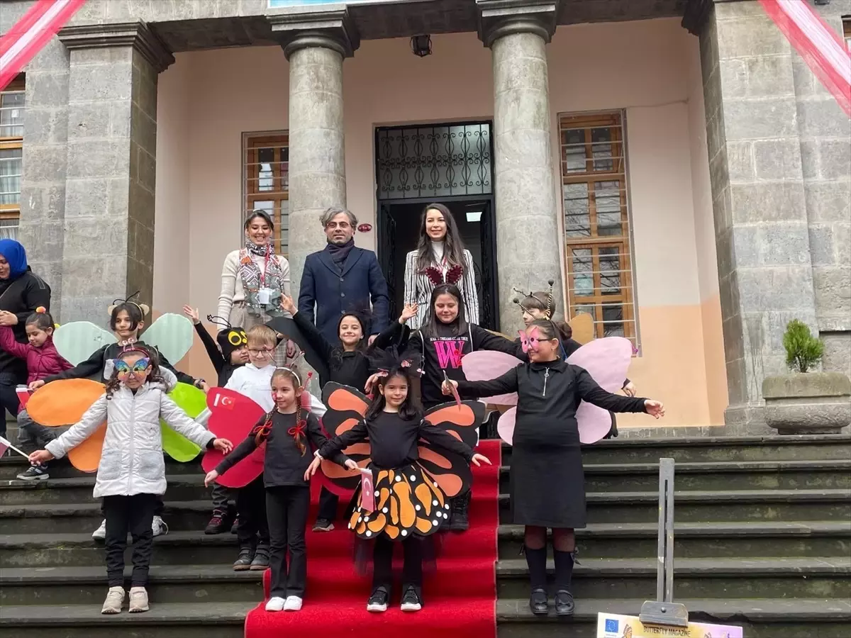 Trabzon\'da ilkokul öğrencileri kelebeklerin yaşamını defileyle anlattı