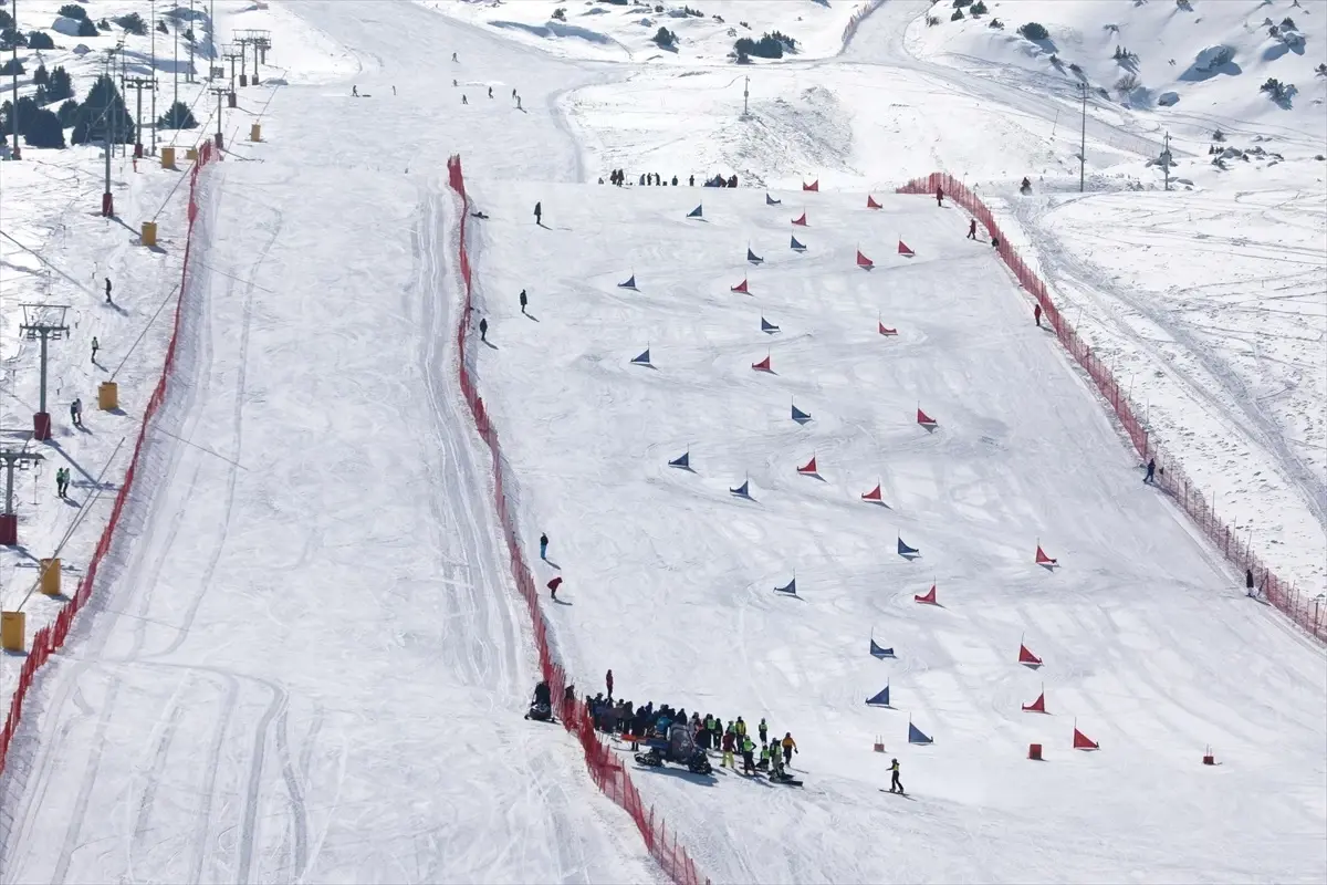 Ergan Dağı\'nda Snowboard Yarışları Başladı