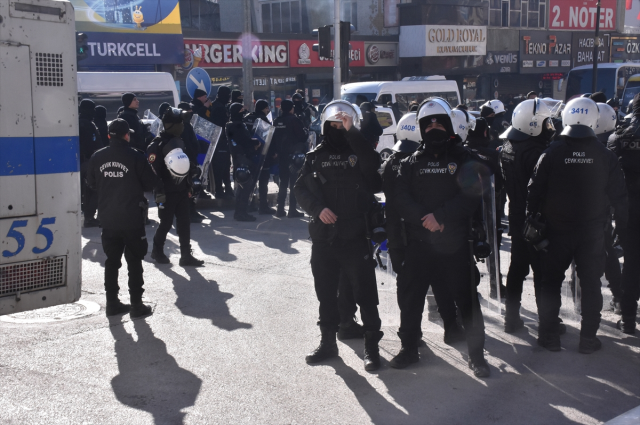 Van'da izinsiz yürüyüşe polis müdahalesi: 172 gözaltı