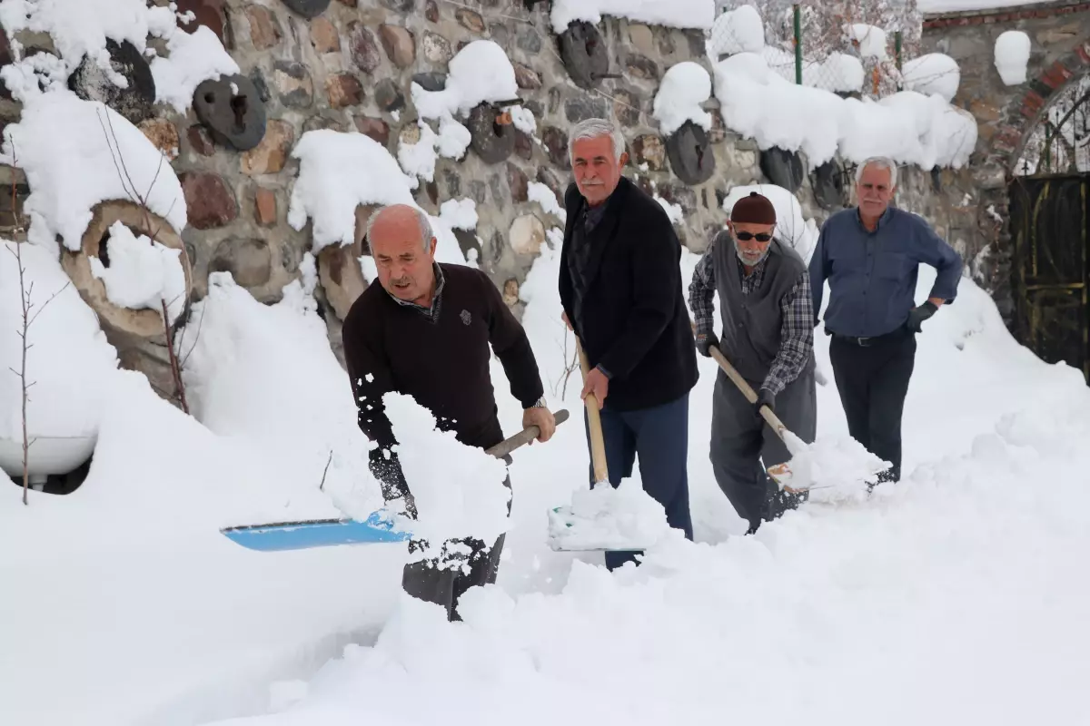 Kayseri\'de 500 Yıllık Kar Kuyuları Geleneği Yaşatılıyor