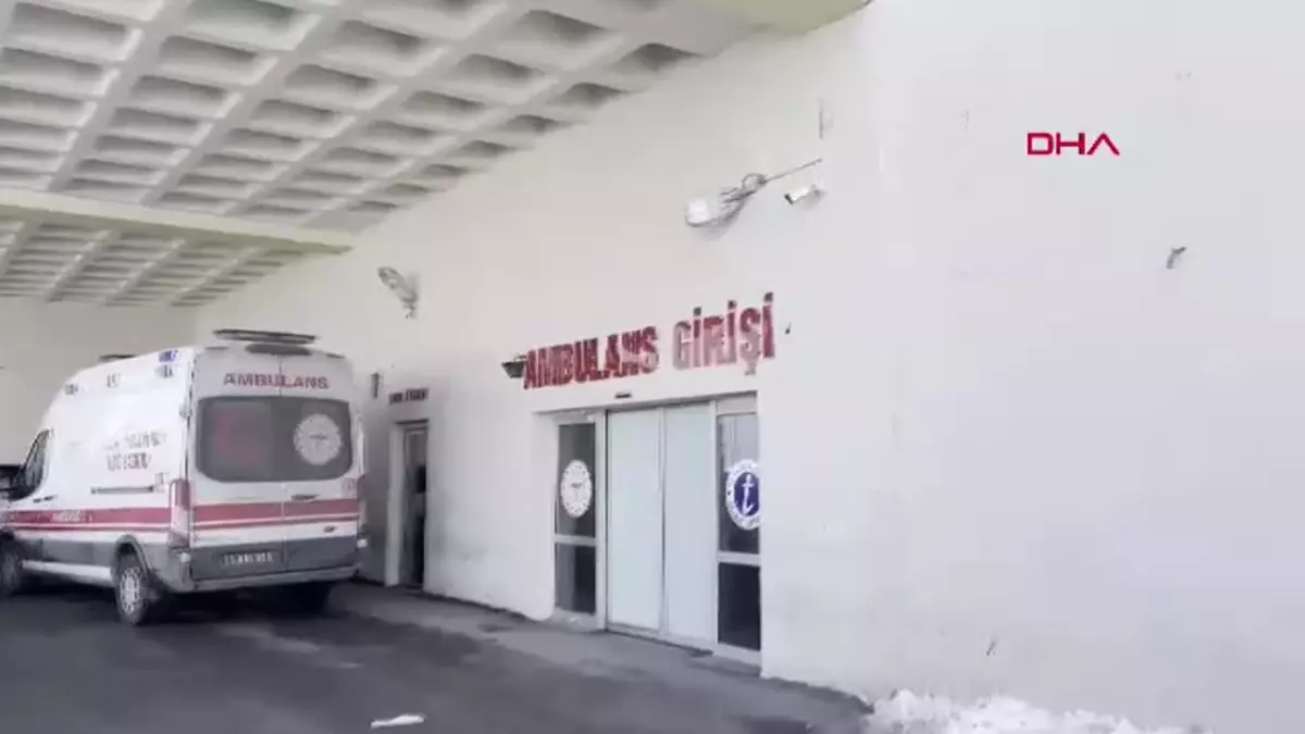 Bitlis\'te Trafik Kazasında Ağır Yaralanan Genç, Ambulans Uçakla Ankara\'ya Sevk Edildi