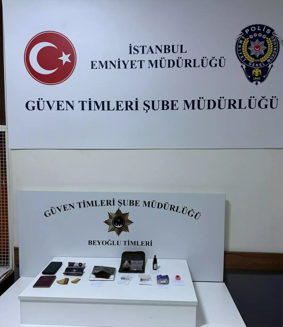 Beyoğlu\'nda Uyuşturucu Satışı Önlenerek Zanlı Gözaltında