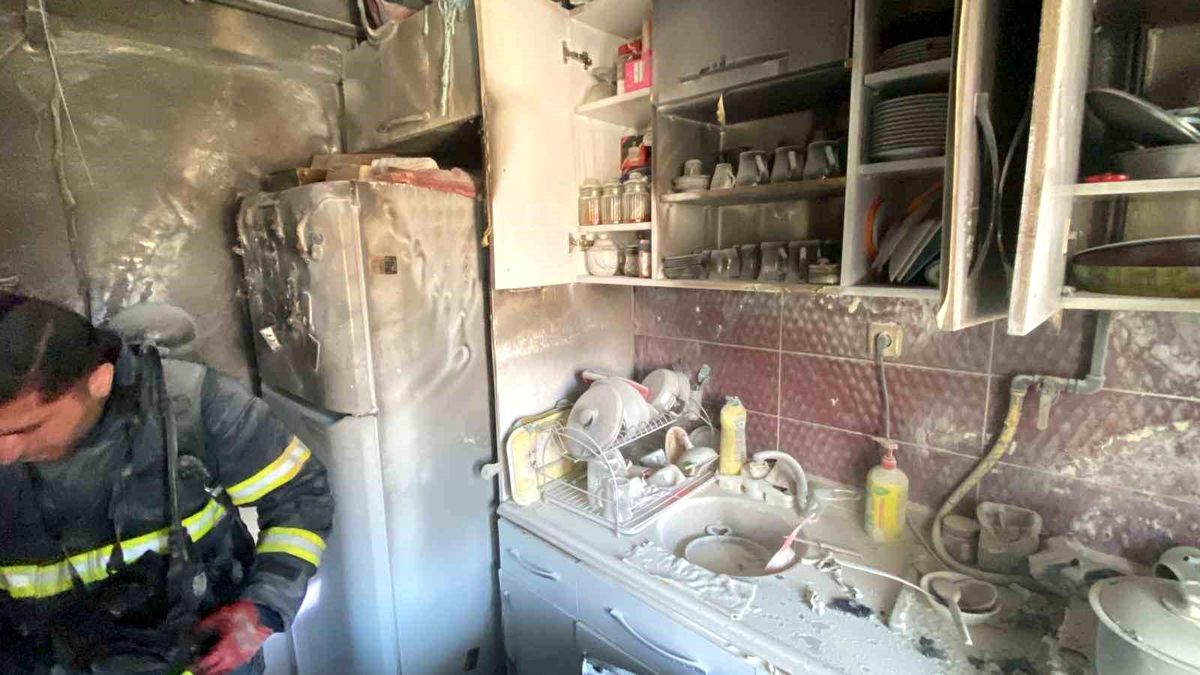 Erzincan\'da Ev Yangını: İtfaiye Ekipleri Müdahale Etti
