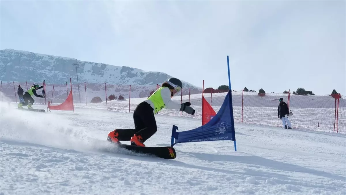 Erzincan\'da Snowboard Yarışları Tamamlandı