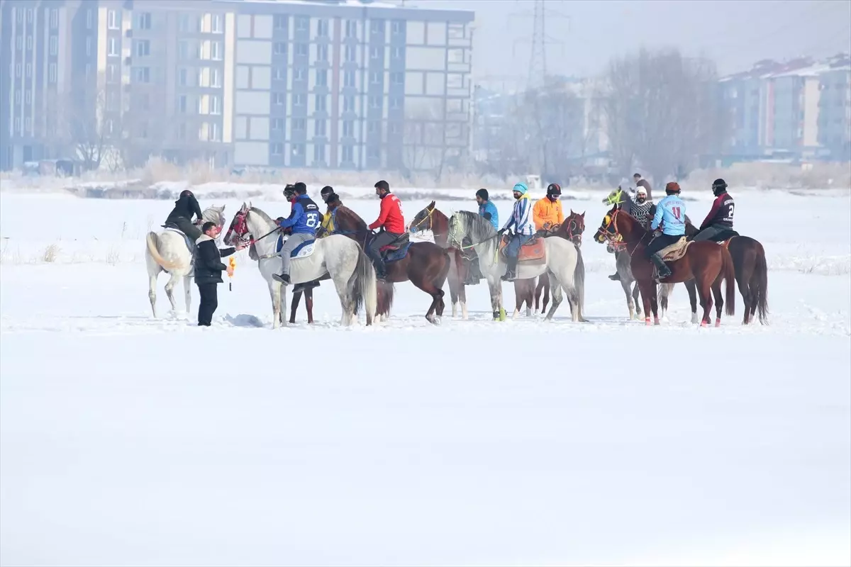 Erzurum\'da Kar Üstünde At Yarışları