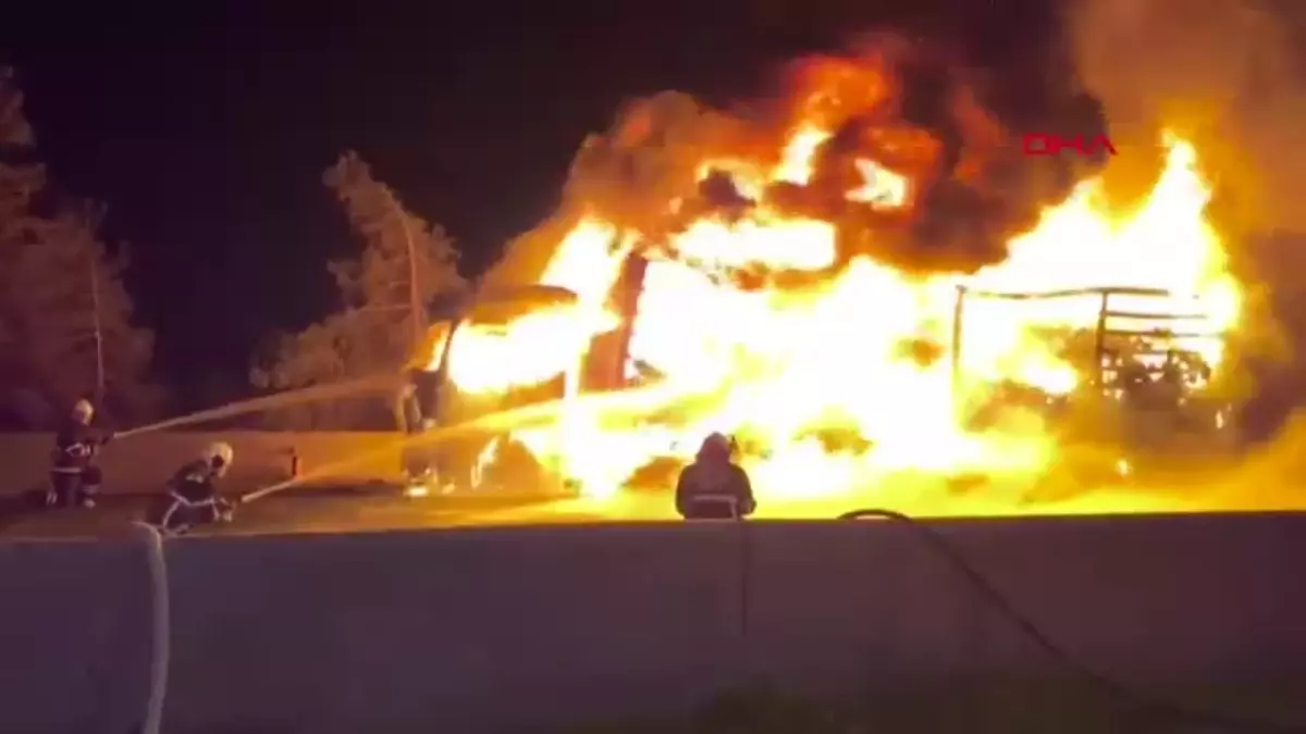 Gaziantep\'te İplik Yüklü TIR Yangını