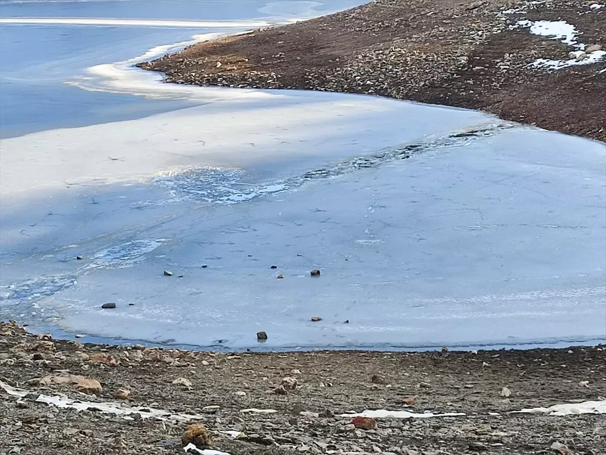 Buzda Yürürken Boğulan Genç