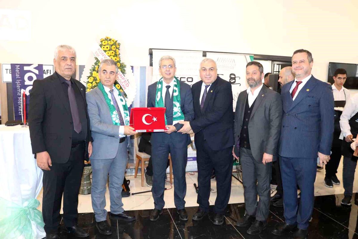 Konyalılar İzmir\'de İş İnsanı Yemeğinde Buluştu