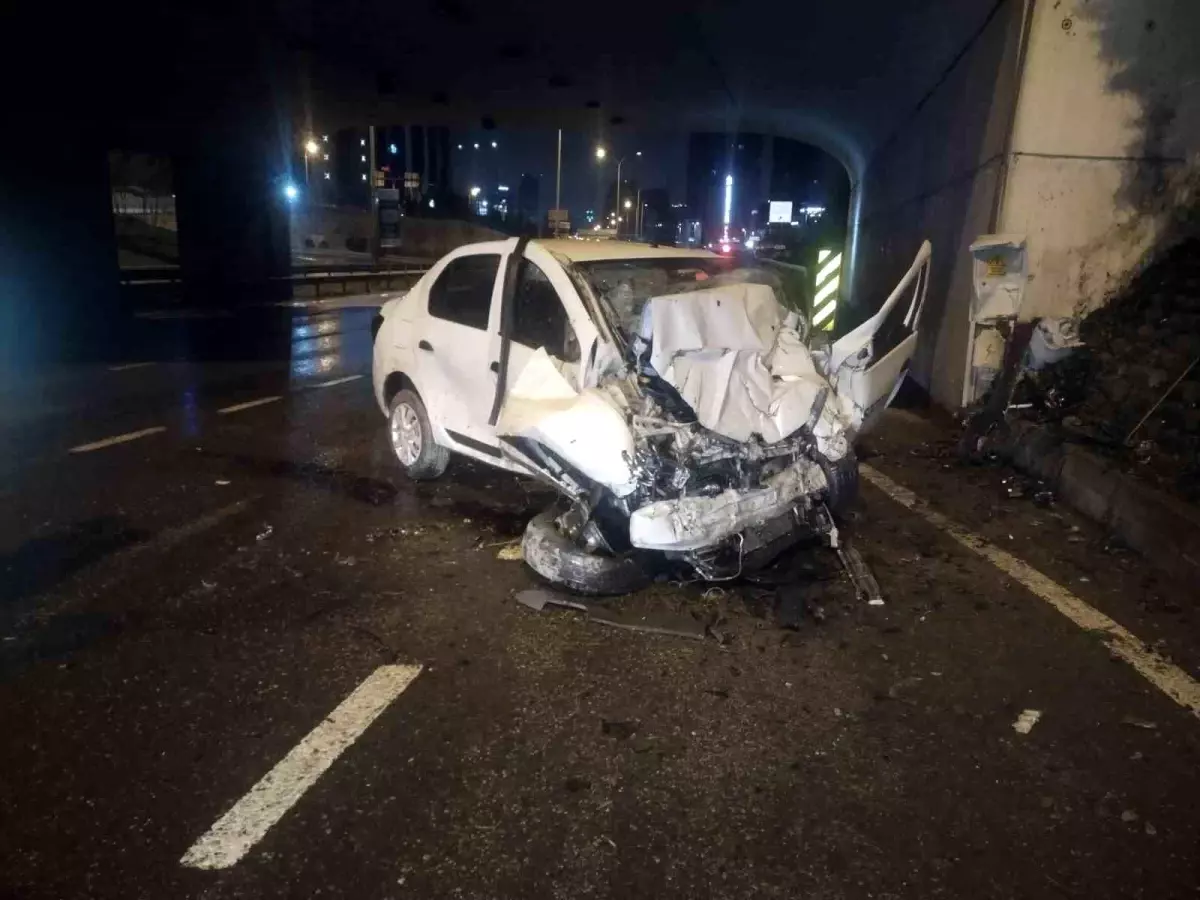 Maltepe\'de Trafik Kazası: Sürücü Ağır Yaralı