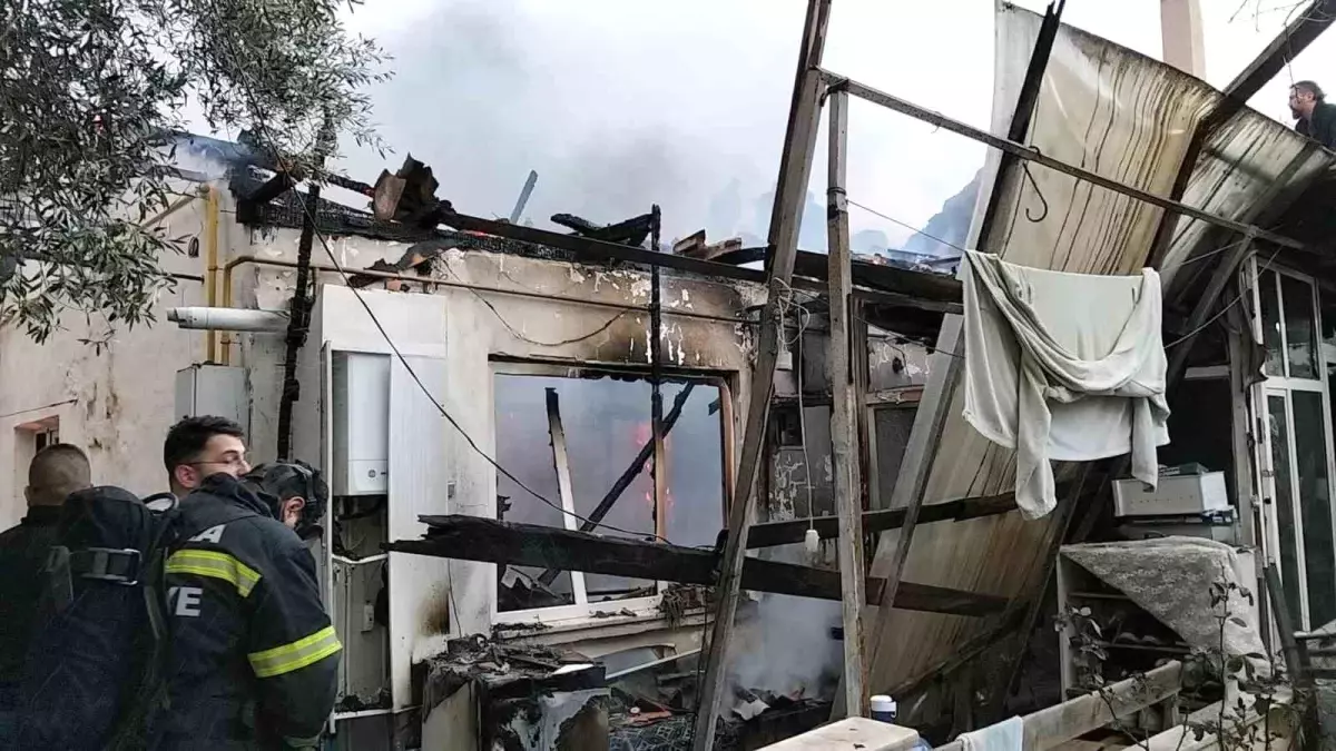 Muğla\'da Çıkan Yangında Ev Kullanılamaz Hale Geldi