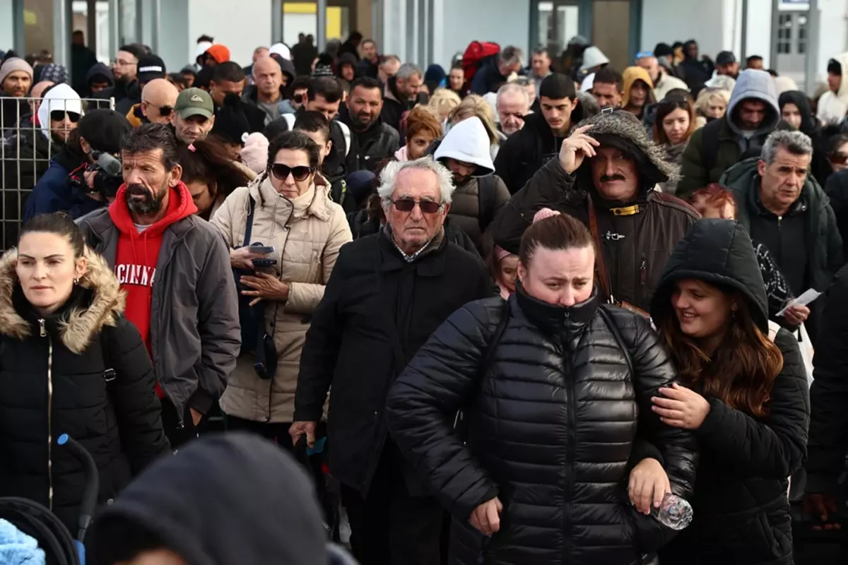 Santorini için resmi yanardağ uyarısı: Okullar 1 hafta daha tatil