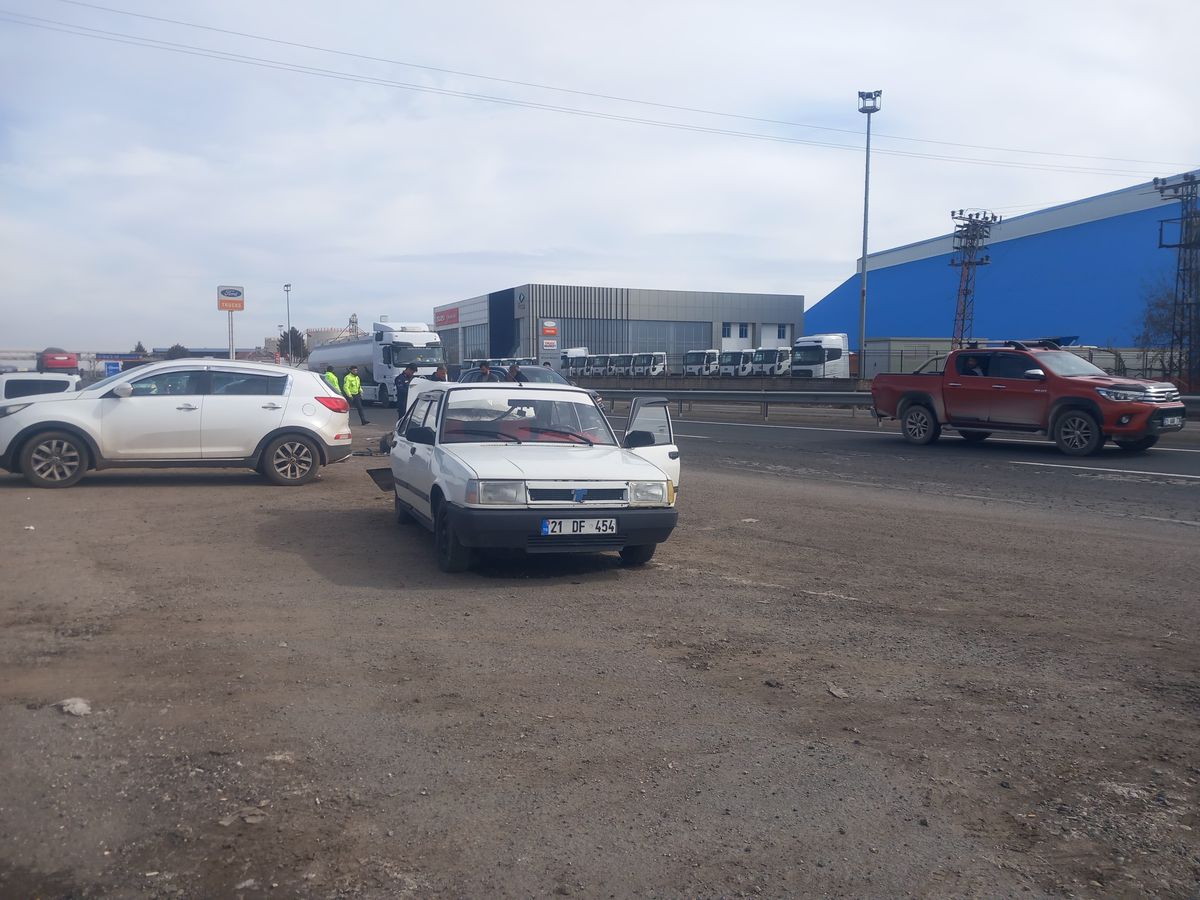 Diyarbakır\'da Trafik Kazasında 4 Yaralı