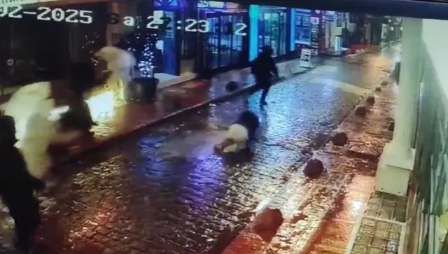 Taksim'de kadın turistin elindeki telefonu çaldı, satmadan özçekim yaptı