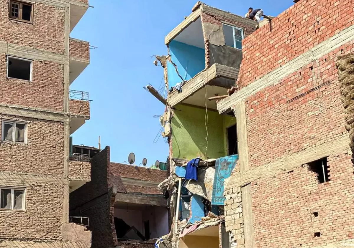 Giza\'da Bina Çöktü: 10 Ölü