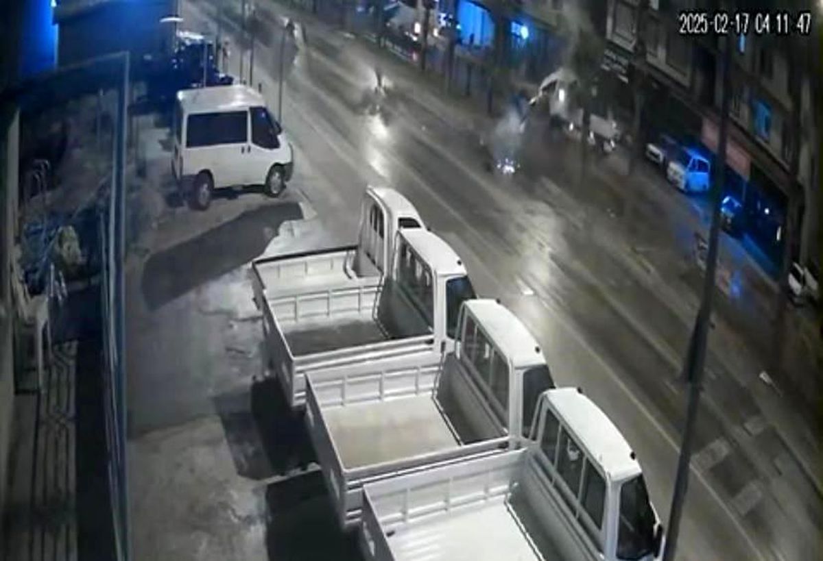 Antalya\'da Tur Minibüsü Kaza Yaptı