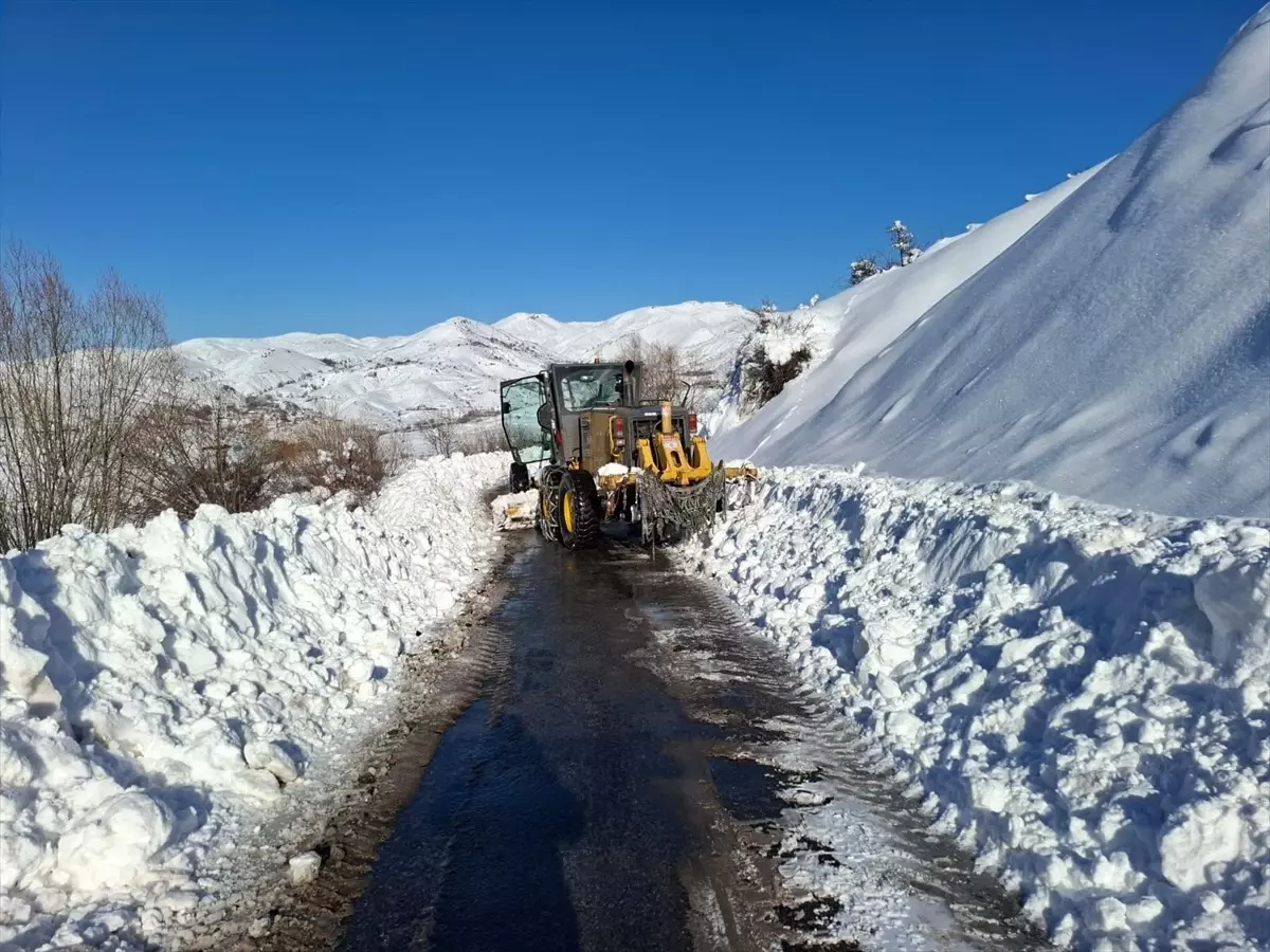 Elazığ\'da 94 Köy Yolu Kapandı, 90\'ı Açıldı