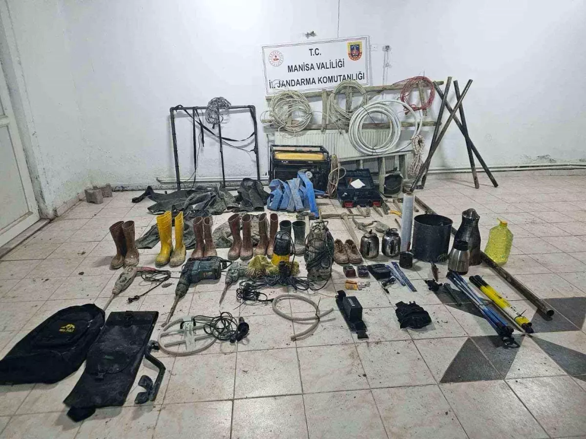 Kula\'da Kaçak Kazı Operasyonu